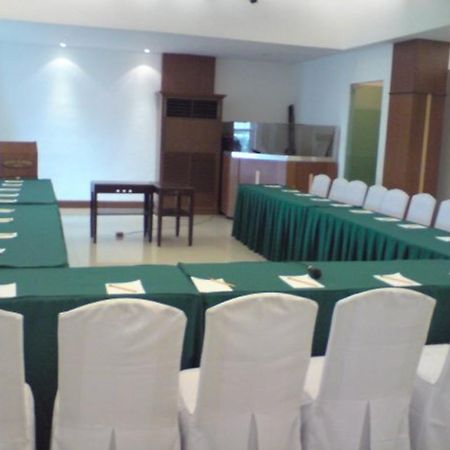 Cherry Blossoms Hotel Manila Exterior photo