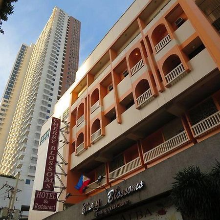 Cherry Blossoms Hotel Manila Exterior photo