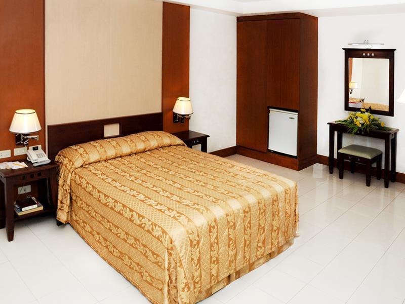 Cherry Blossoms Hotel Manila Exterior photo