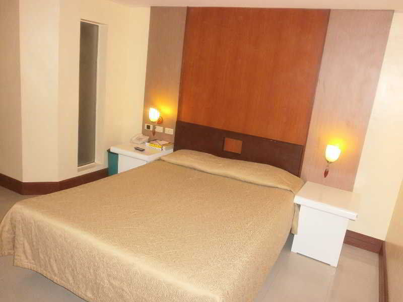 Cherry Blossoms Hotel Manila Exterior photo