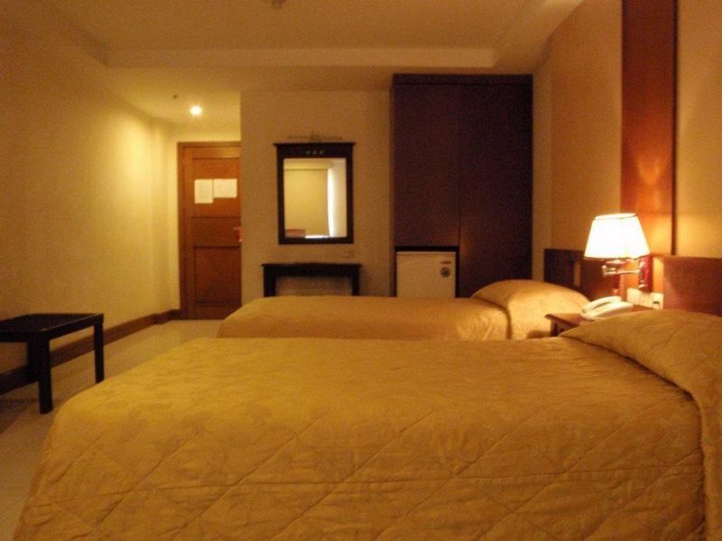 Cherry Blossoms Hotel Manila Exterior photo