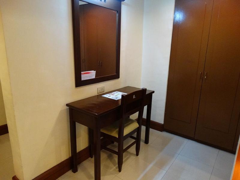 Cherry Blossoms Hotel Manila Exterior photo