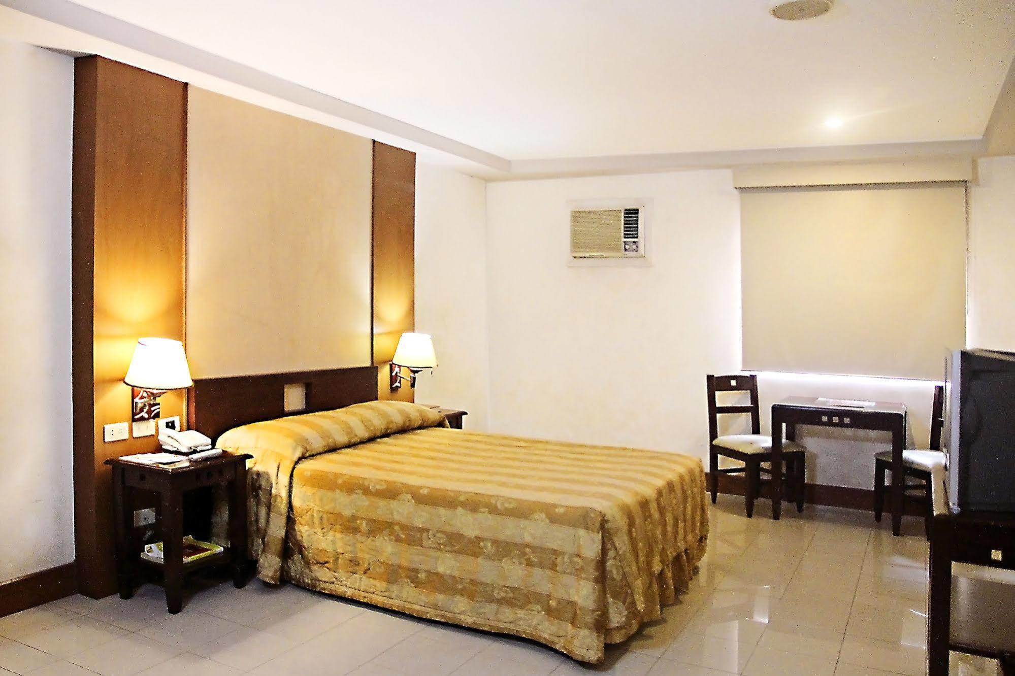 Cherry Blossoms Hotel Manila Exterior photo