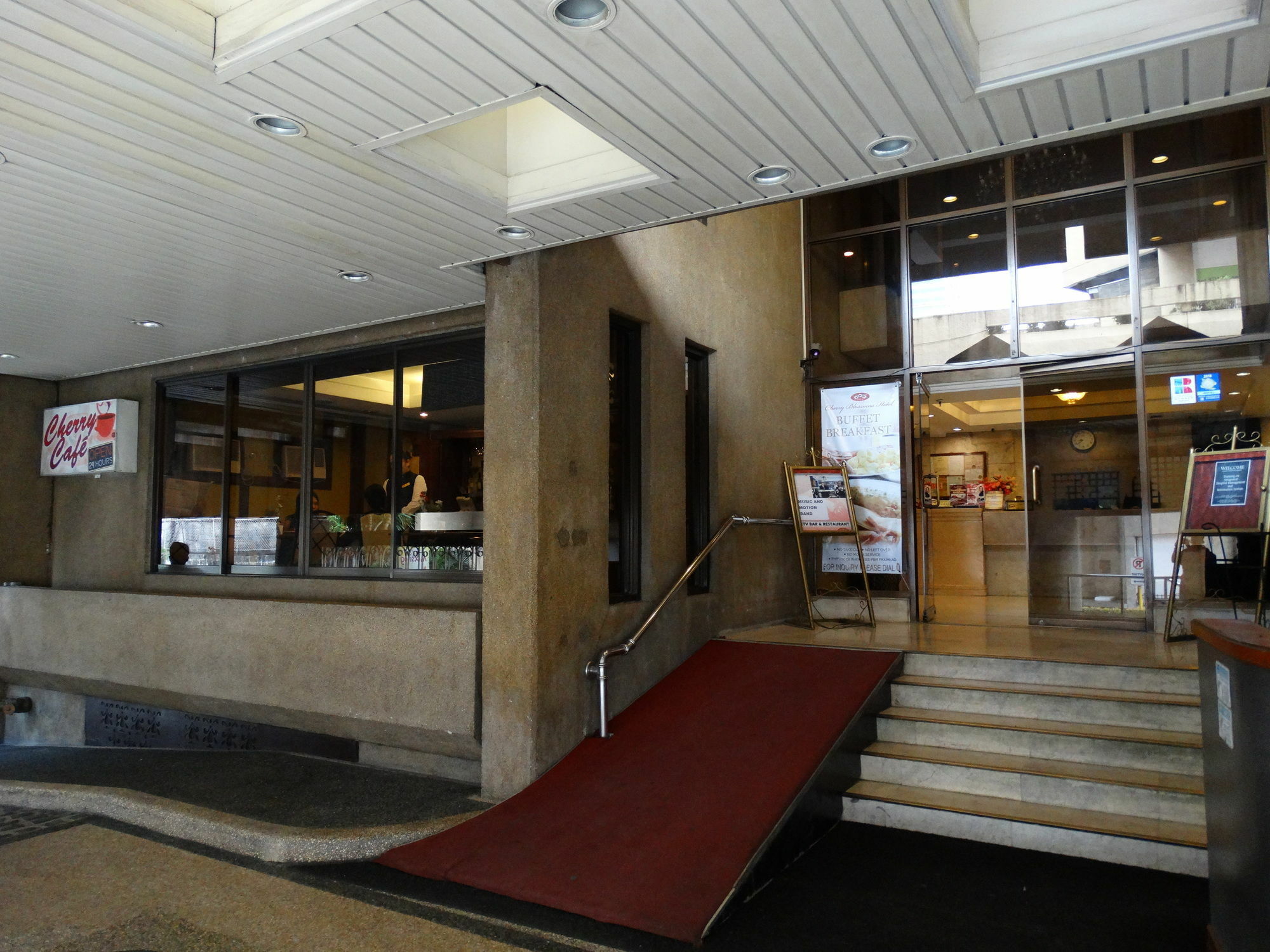 Cherry Blossoms Hotel Manila Exterior photo